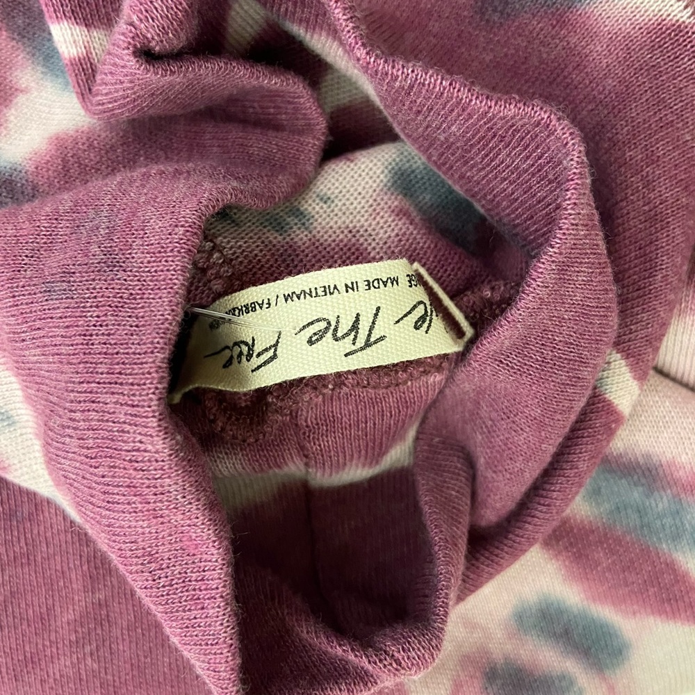 L FREE PEOPLE Psychedelic Tie-dye Turtleneck Top - Picture 6 of 7